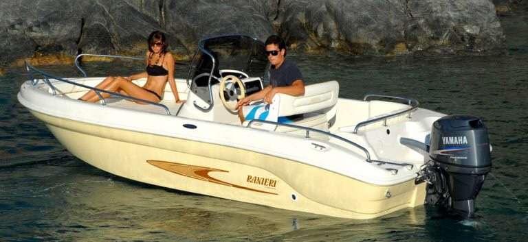 4 Hour Motorboat Rental